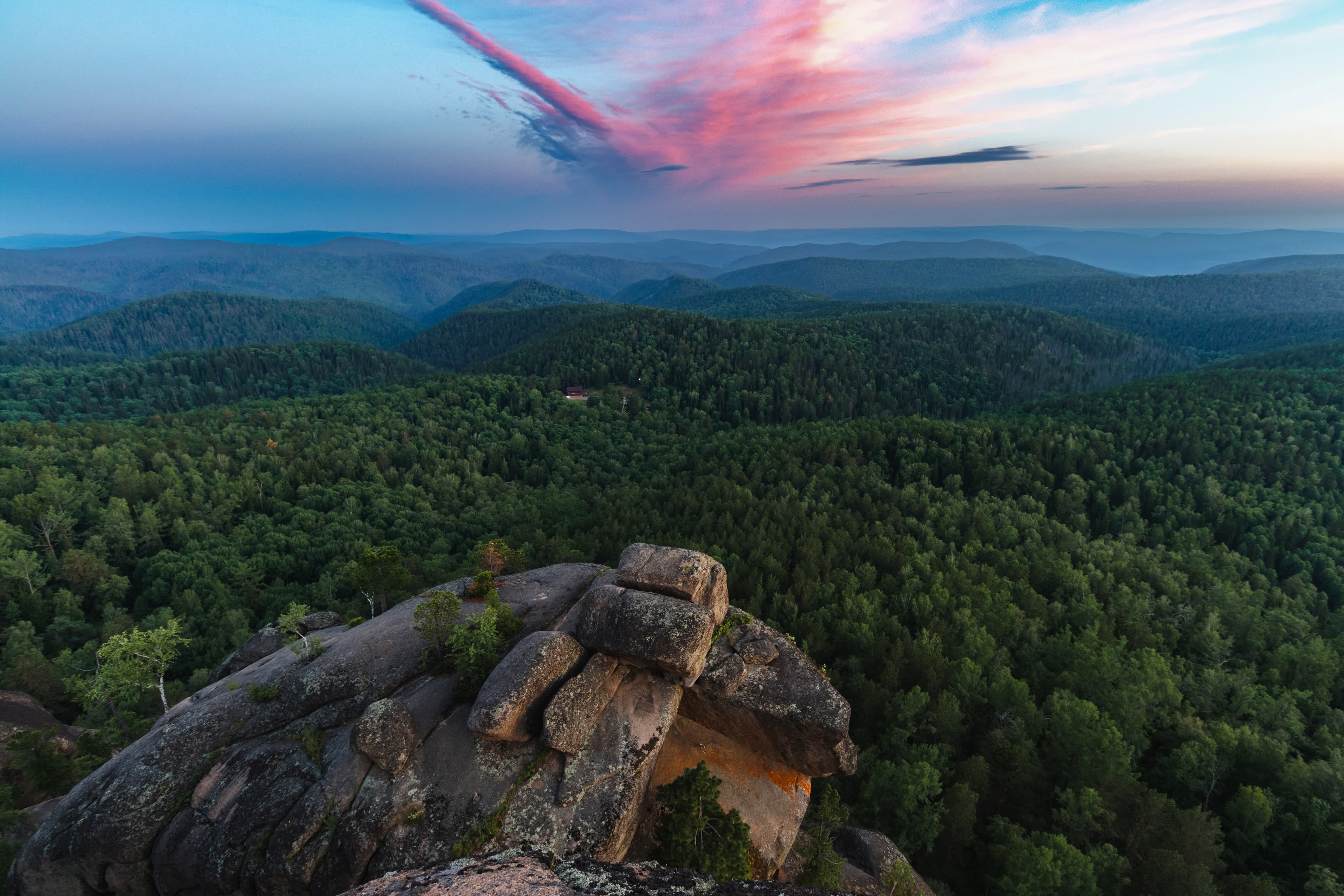 Закат с вершины Первого столба.jpg