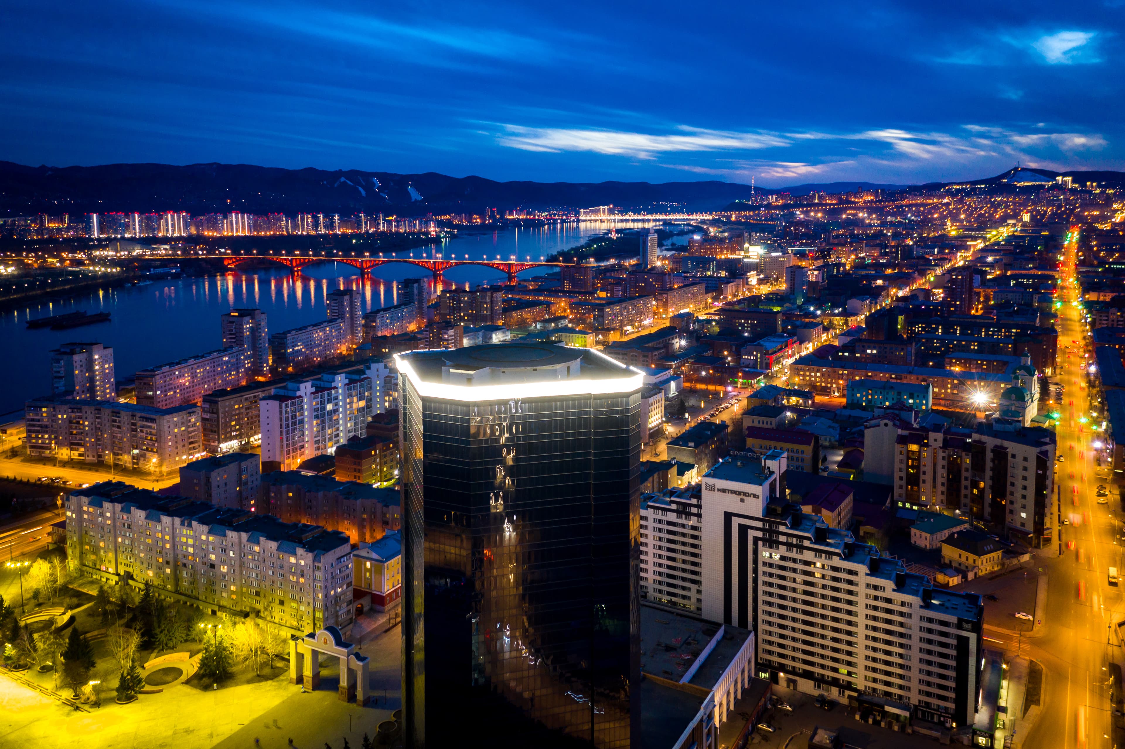 Вид на башню Катэк и центр Красноярска.jpg