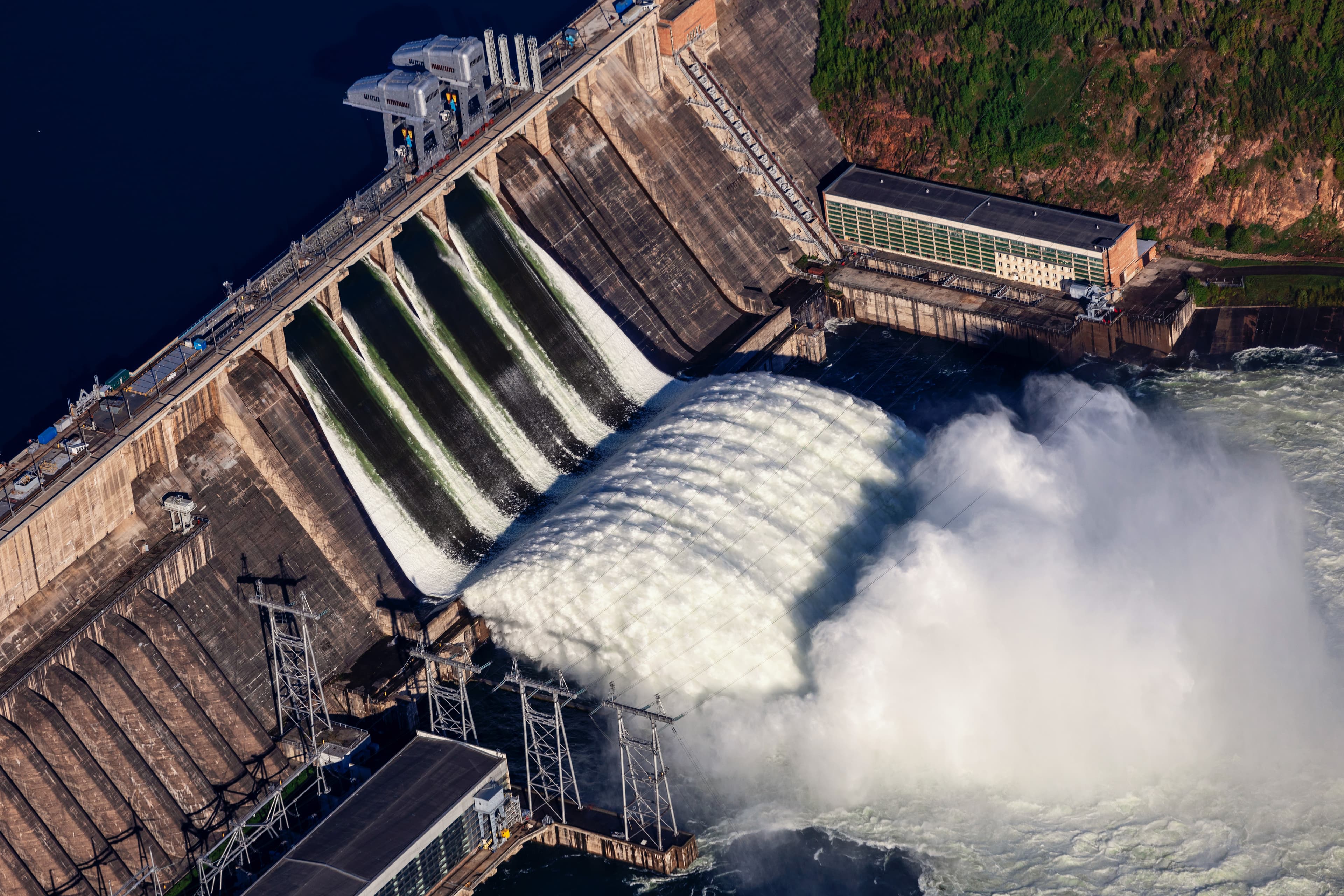 Водосброс на Красноярской ГЭС.jpg