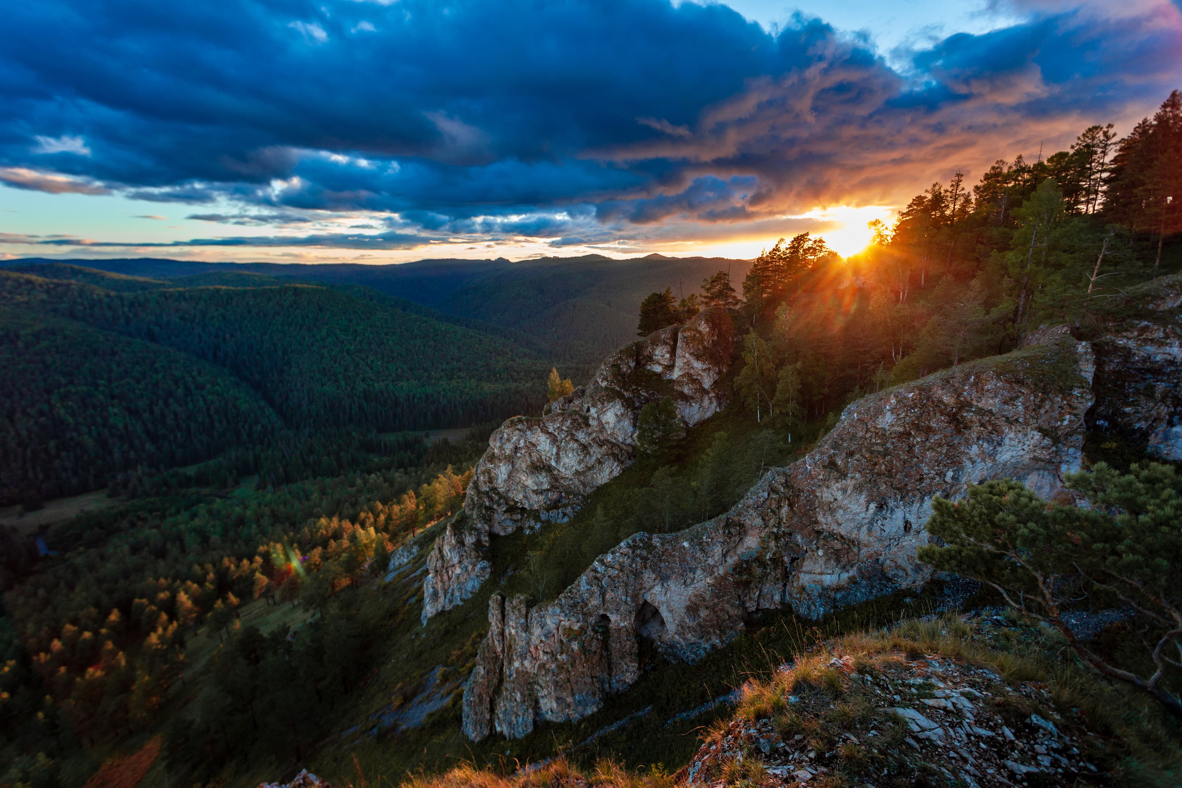 Горячие скалы на закате.jpg