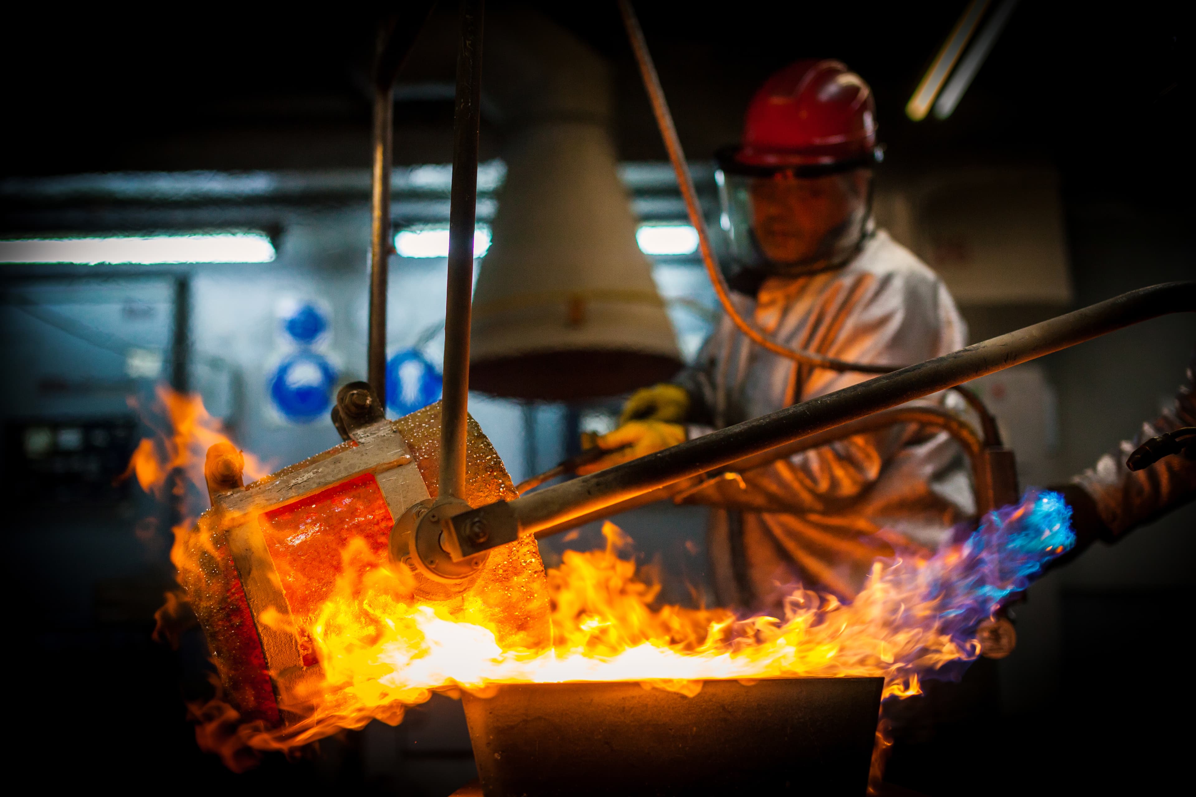 Выплавка золота. Красцветмет.jpg